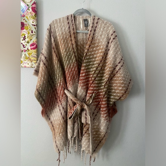 Vince Camuto Belted Poncho Shawl - Picture 2 of 4